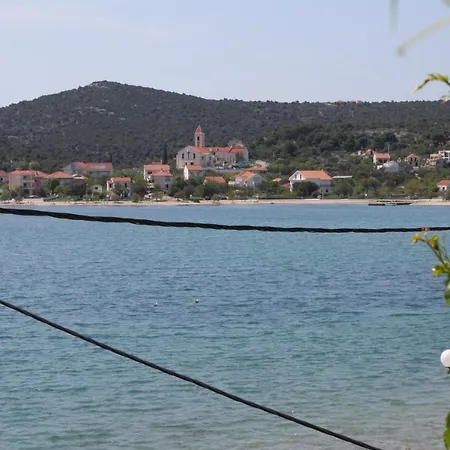 4892b Vinišće