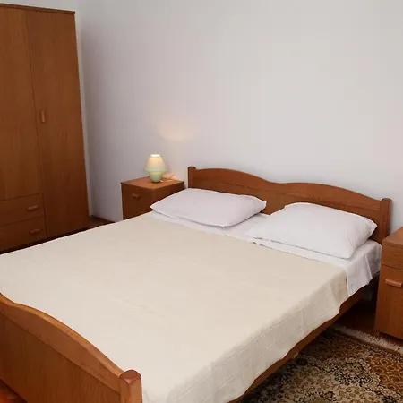 4892b * Vinišće