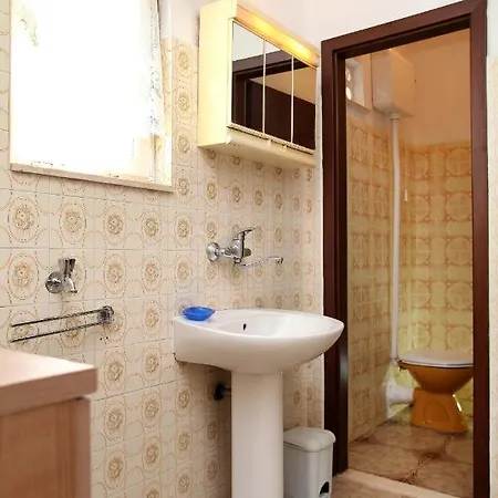 4892b * Vinišće