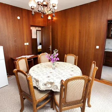 4892b * Vinišće